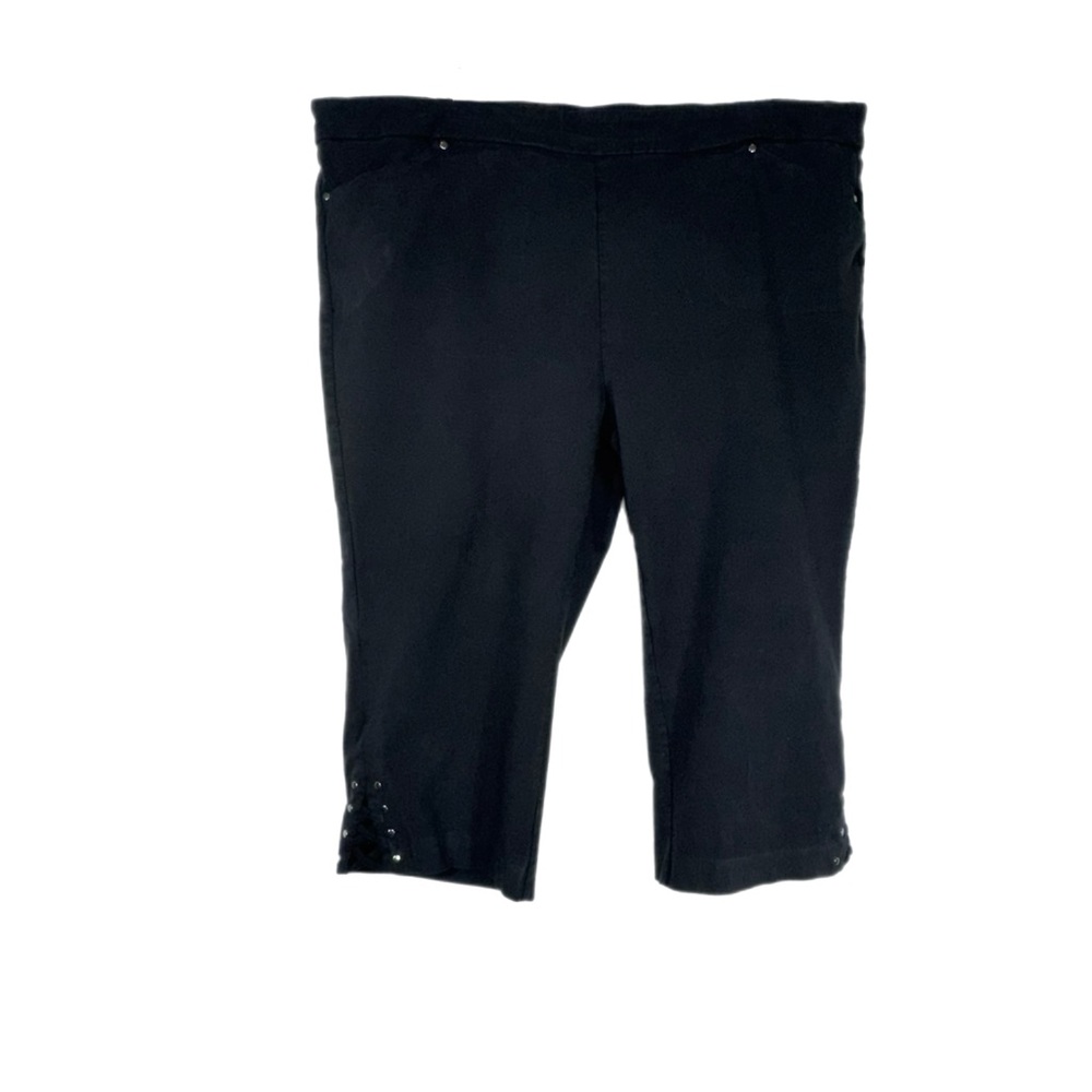 Avenue Women’s Black Stretch Crisscross Capri